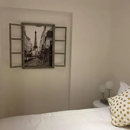 Stylist And Cosy In Montparnasse Paris