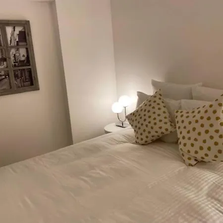 Stylist And Cosy In Montparnasse Apartment