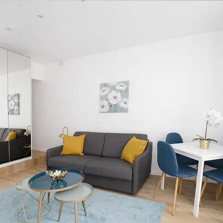Stylist And Cosy In Montparnasse Apartment Paris